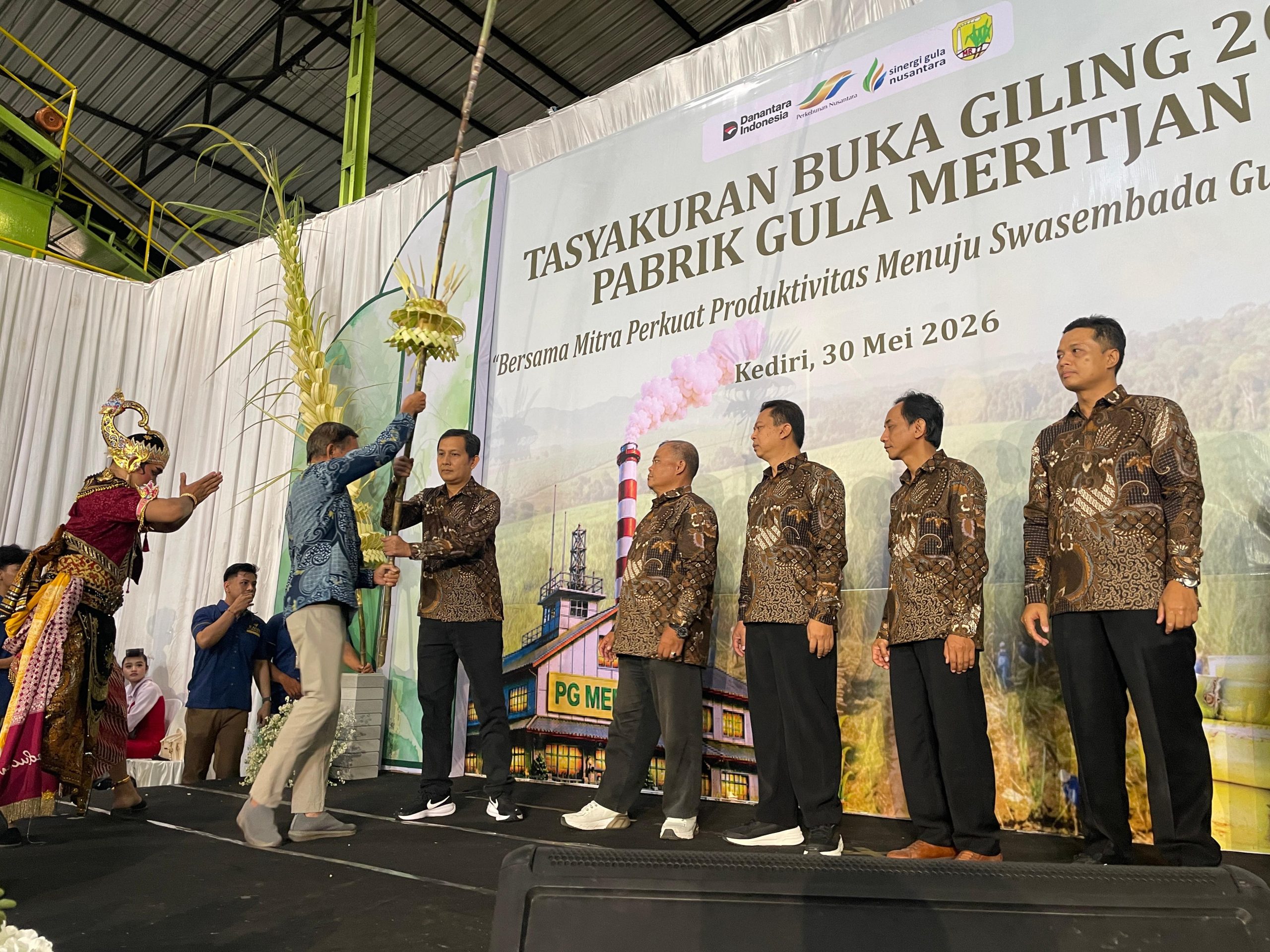 Awali Musim Giling 2026, Pabrik Gula Meritjan Menggelar Prosesi Tebu Manten