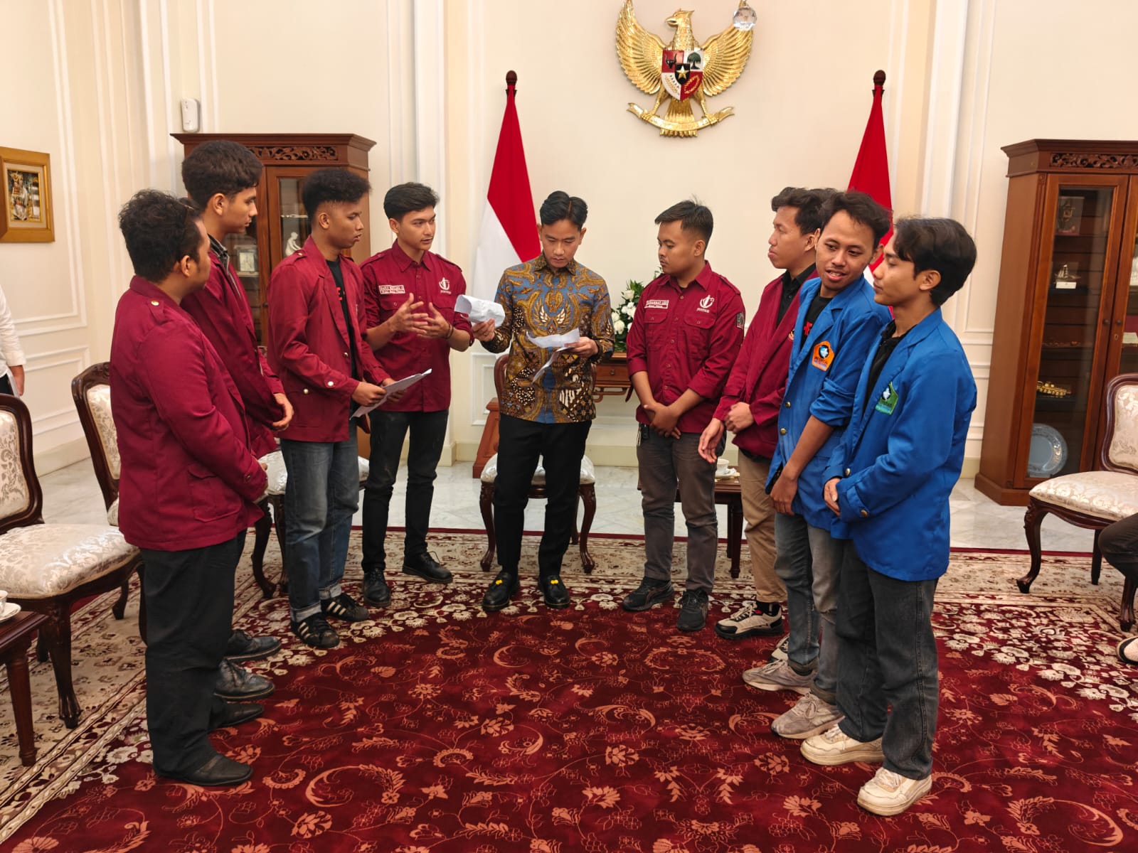 Usai Dialog, Wapres dan Perwakilan Mahasiswa Salat Magrib Berjamaah di Masjid Baiturrahman Setwapres