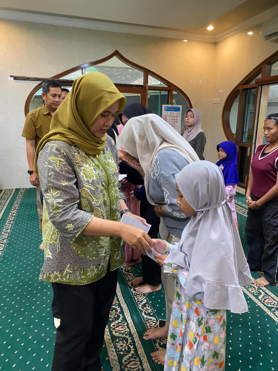 PG Meritjan Kembali Santuni Anak Yatim Piatu dan Pemeriksaan Kesehatan Gratis Warga Sekitar Pabrik