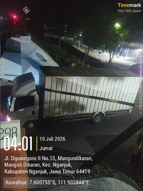 Truk Box Tabrak Portal Underpass di Nganjuk, KAI Daop 7 Madiun Imbau Pengendara Patuhi Rambu dan Batas Tinggi Kendaraan