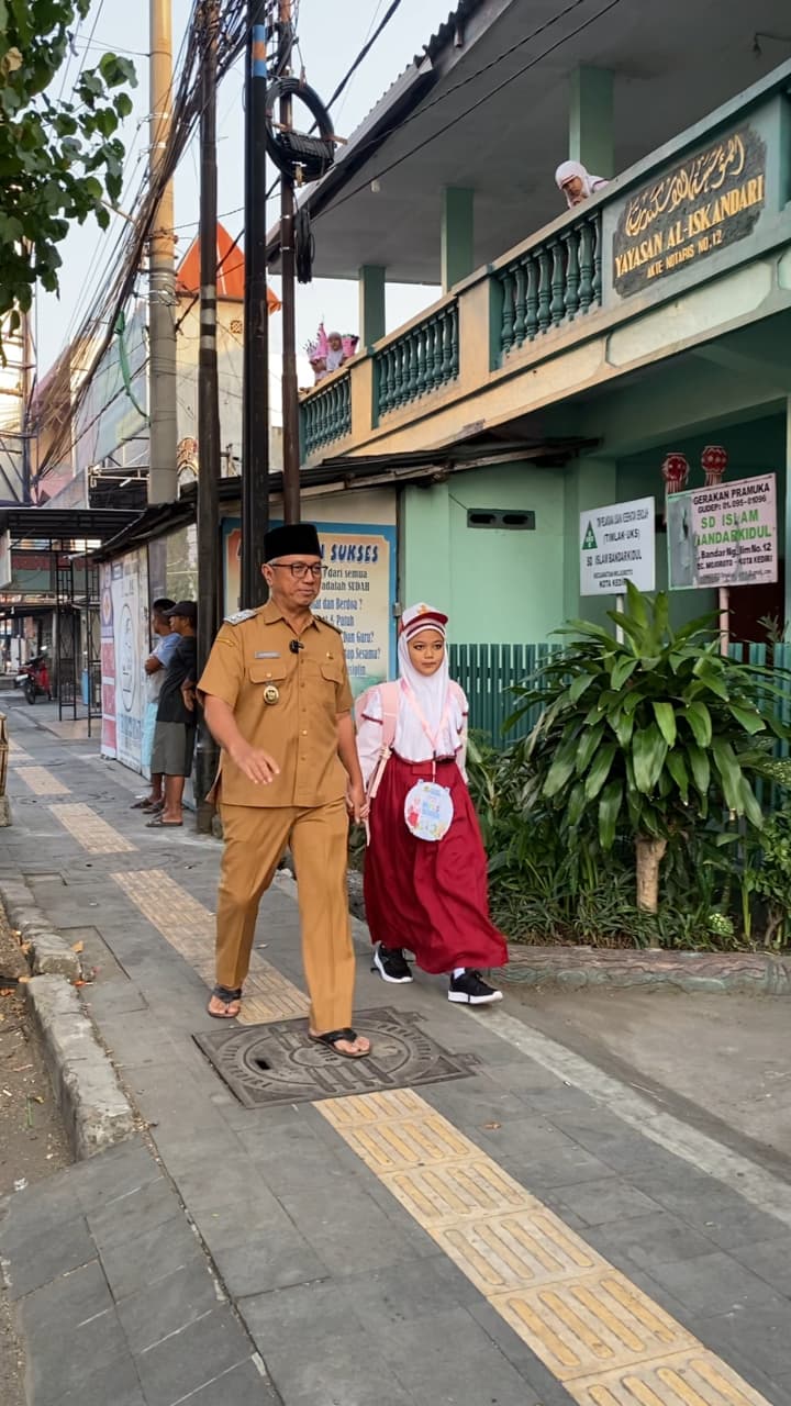 Momentum Hari Pertama Masuk Sekolah, Mbak Wali Ajak ASN Seimbangkan Peran Sebagai Orang Tua dan Pelayan Publik