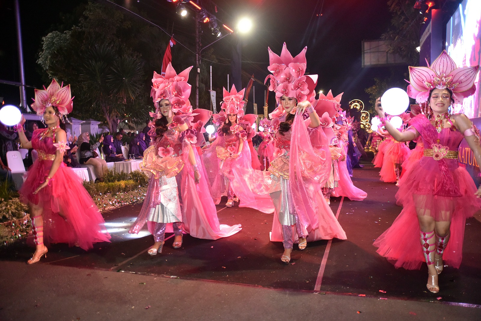 Dhoho Night Carnival 2026, Kontingen PT Gudang Garam Tbk Tampilkan Kerajaan Bunga Anggrek