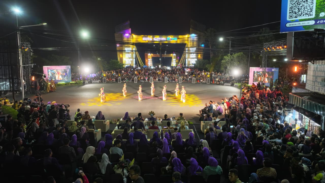 Utusan Khusus Presiden Bidang Pariwisata Zita Anjani Apresiasi Dhoho Night Carnival 2026, Membangun Wisata Berakar Budaya dan Kelestarian Alam