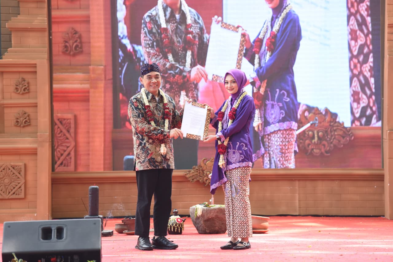 Kementerian Kebudayaan RI Menyerahkan Surat Keputusan Cagar Budaya Nasional ‘Jembatan Brug Over Den Brantas Te Kediri’