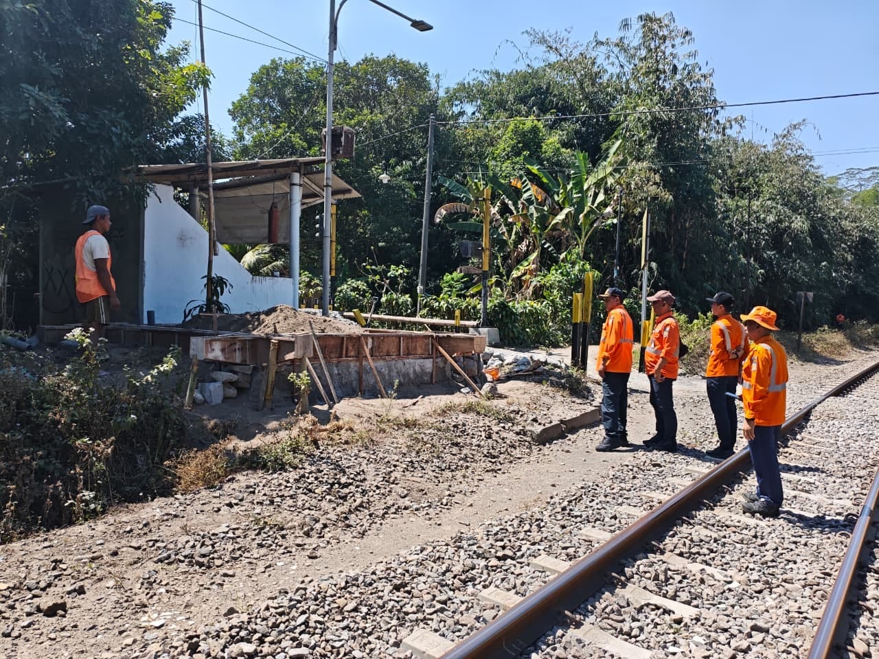 Tingkatkan Safety Culture, KAI Daop 7 Madiun Tinjau Jalur Blitar–Talun Sekaligus Progres Gardu JPL Baru