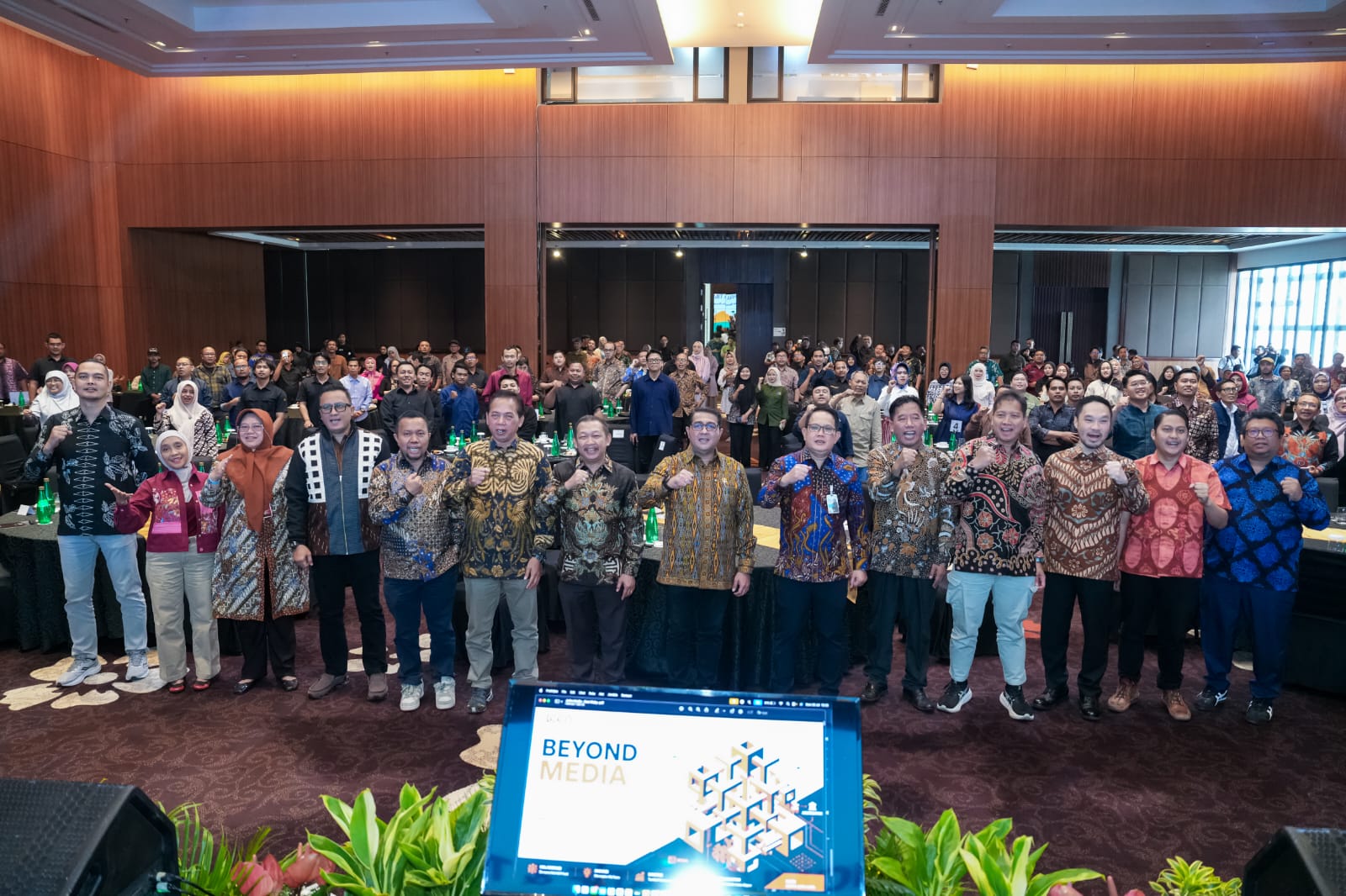 Hadiri Jatim Media Summit 2026, Menteri Ekraf Apresiasi Media Jawa Timur Dalam Mendukung Ekosistem Ekraf Daerah