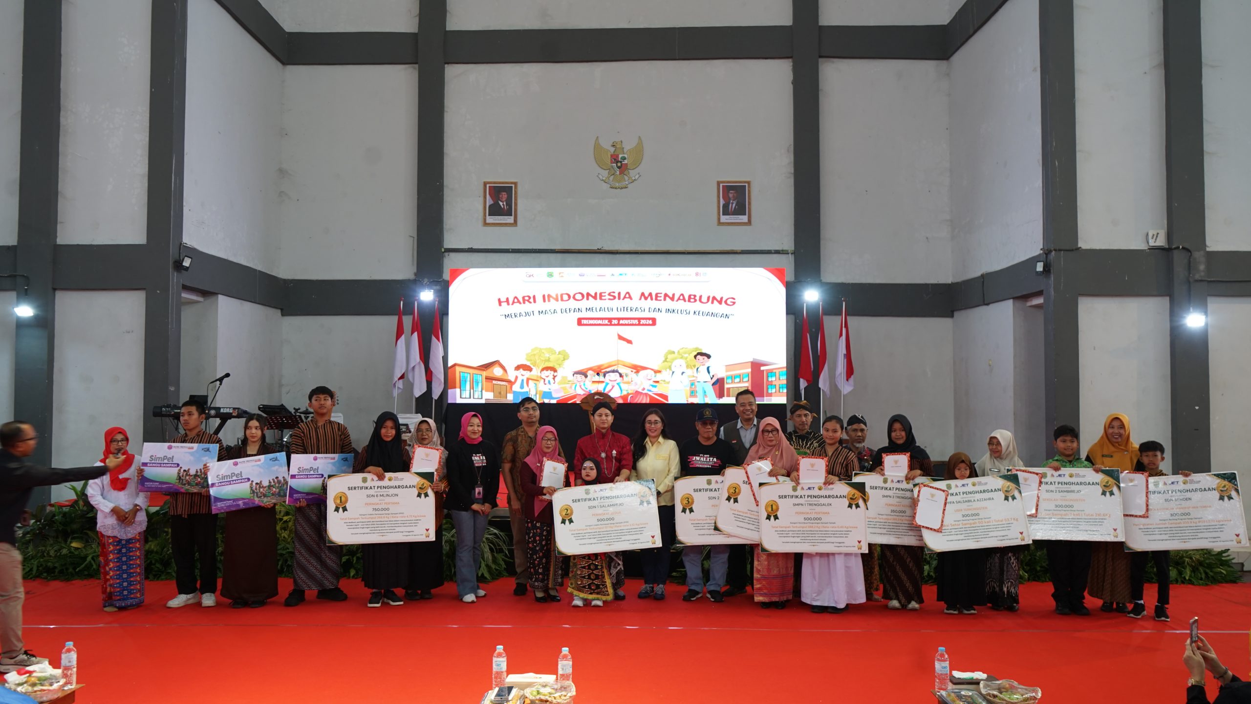 Peringatan Hari Menabung Indonesia, OJK Kediri Bersama Pemkab Trenggalek Dorong Penguatan Budaya Menabung Pelajar Melalui Progam Kejar dan Sangu Sampah