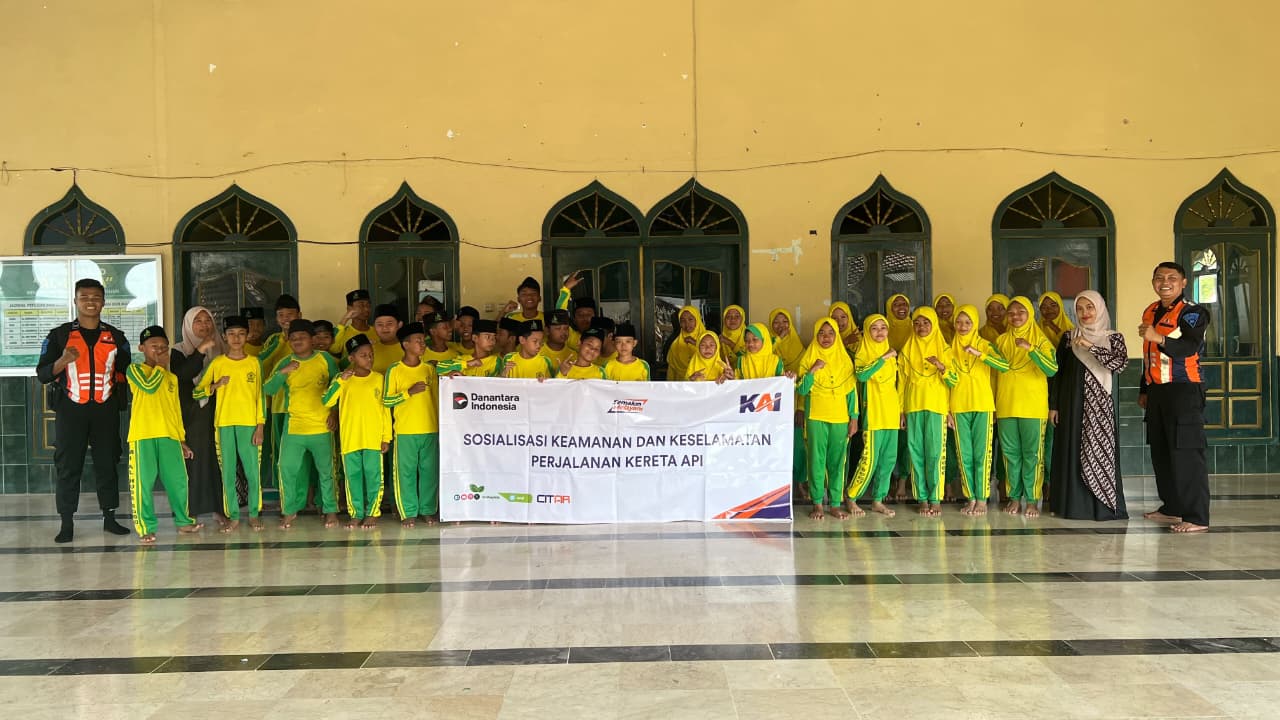 KAI Daop 7 Madiun Gelar Sosialisasi dan Penyaluran Bantuan TJSL di MI Al Huda Bogo Nganjuk