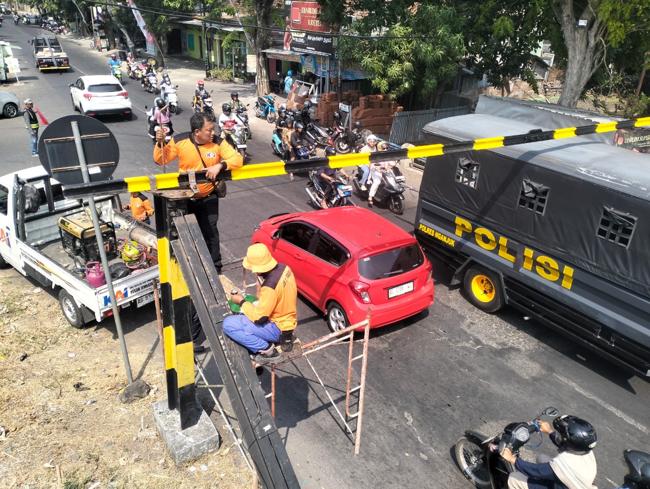 Portal Jembatan Kembali Ditabrak Kendaraan, KAI Tegaskan Pentingnya Disiplin Mematuhi Batas Ketinggian Demi Keselamatan Perjalanan Kereta Api
