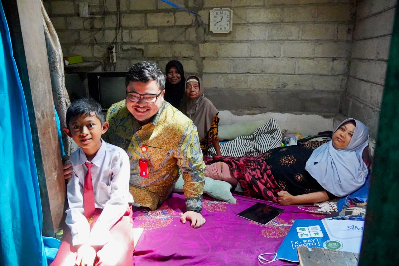 Mas Dhito Pastikan Bantu Marfel, Bocah SD Yang Merawat Ibunya Sendirian