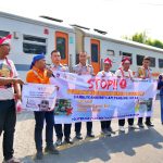 Kobarkan Semangat HUT ke-81 RI, Daop 7 Madiun Gandeng Railfans dan PPI Kampanyekan Keselamatan di Perlintasan Sebidang