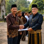 PT SGN MKSO Kebun Dhoho Memberikan Penghargaan Karyawan Berdedikasi Saat Upacara Kemerdekaan ke-81 RI