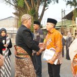 Belasan Karyawan Pabrik Gula Pesantren Baru Terima Penghargaan Saat Upacara HUT Kemerdekaan RI ke-81