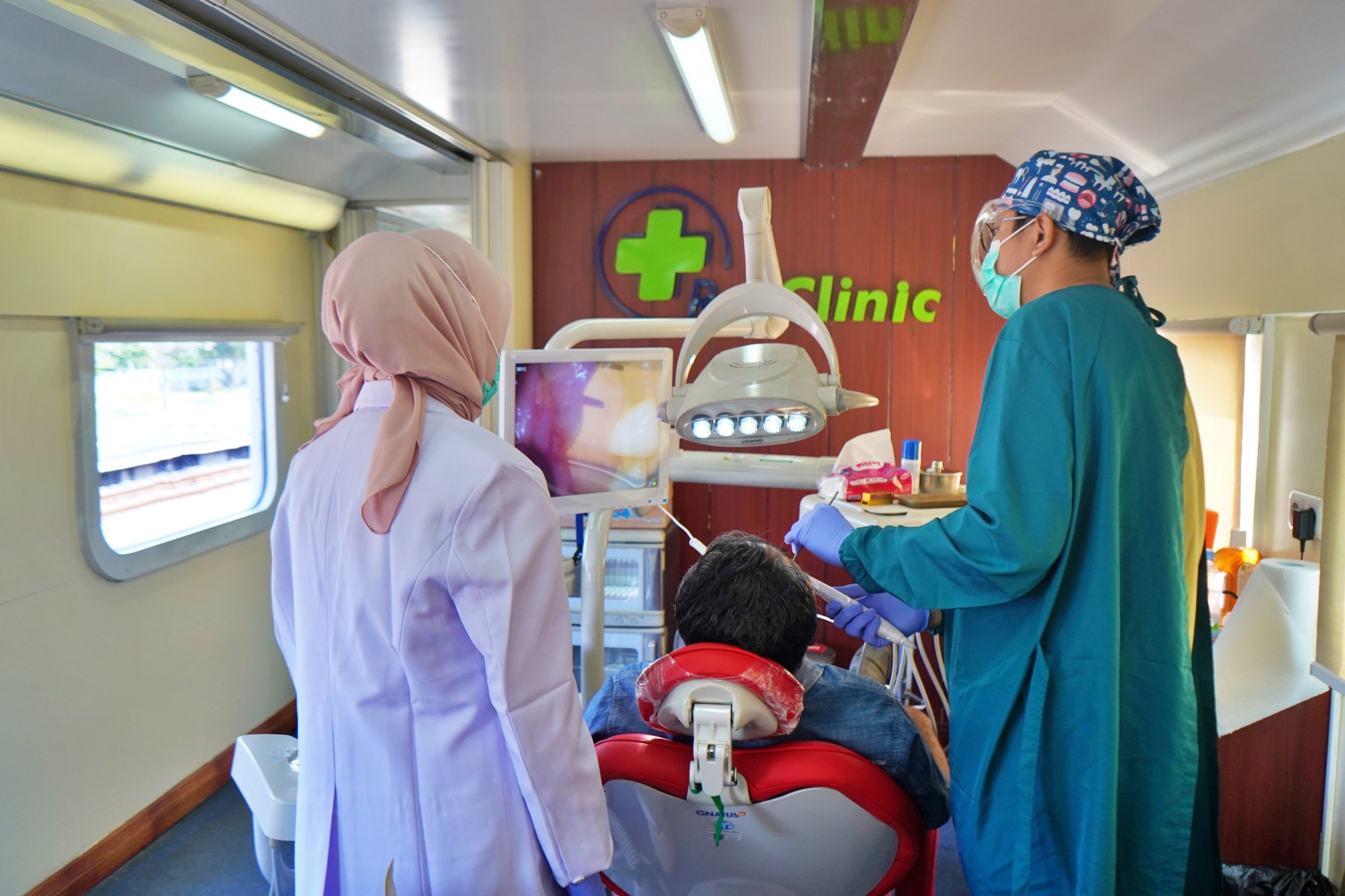 KAI Daop 7 Madiun Hadirkan Rail Clinic, Berikan Layanan Kesehatan Gratis Bagi Masyarakat Sekitar Stasiun Geneng