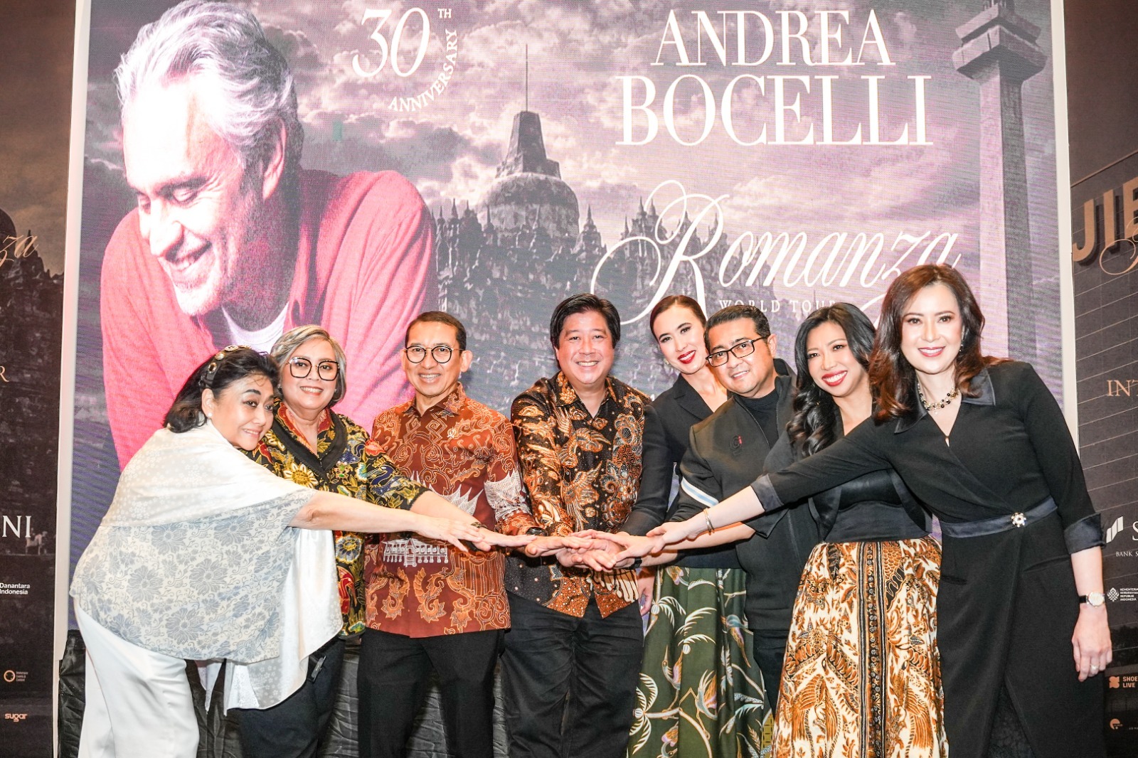 Penyanyi Tenor Andrea Bocelli Bakal Konser di Candi Borobudur, Menteri Ekraf Optimis Berikan Dampak Ekonomi Bagi Masyarakat