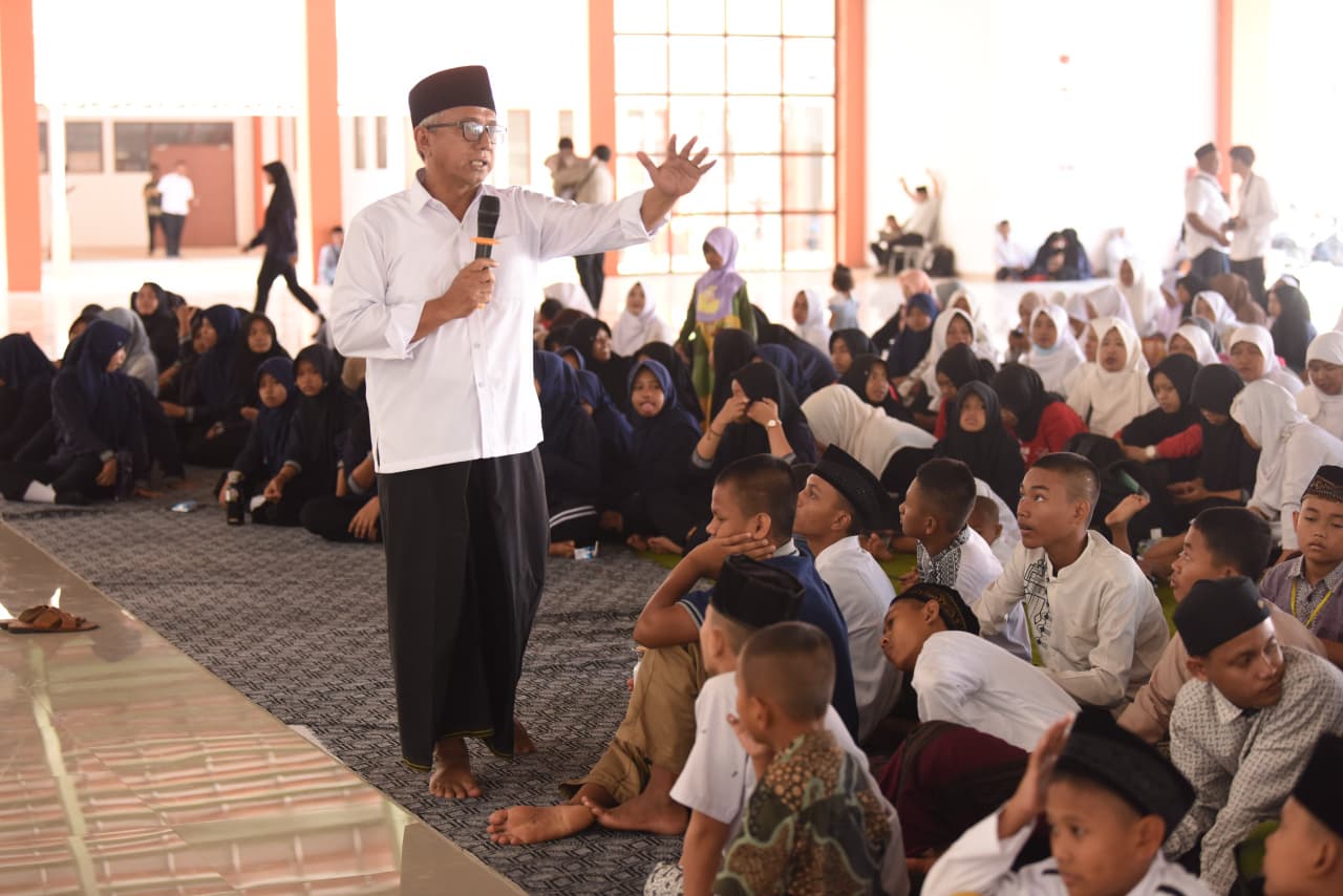 Gebyar Sholawat di Sekolah Rakyat Terintegrasi 2 Kota Kediri, Gus Qowim Ajak Siswa Jadikan Rasulullah SAW Sebagai Teladan