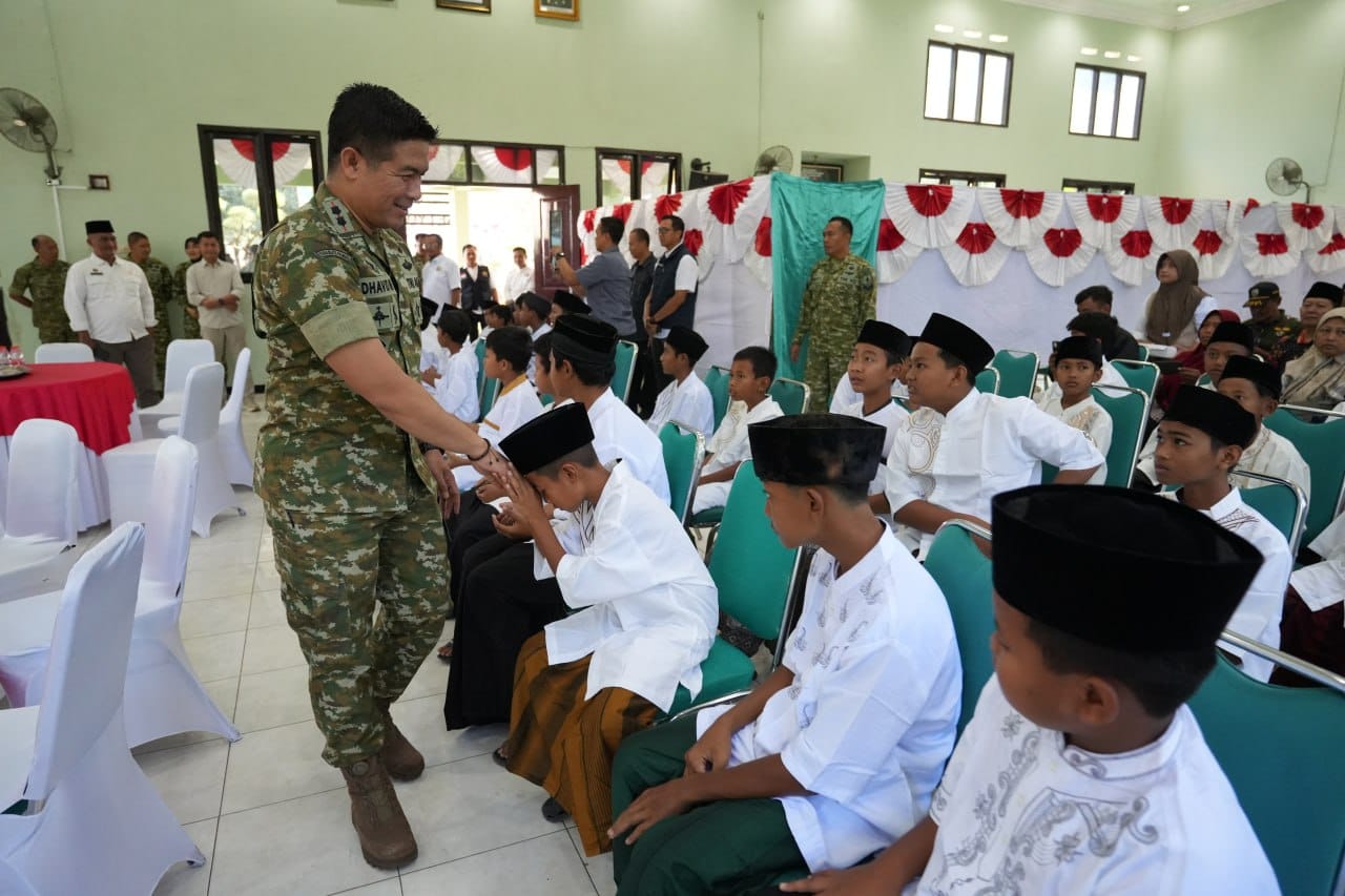 Semarak HUT ke-81 Kemerdekaan RI, Kodim 0809 Kediri Gelar Khitan Bahagia dan Pengobatan Gratis
