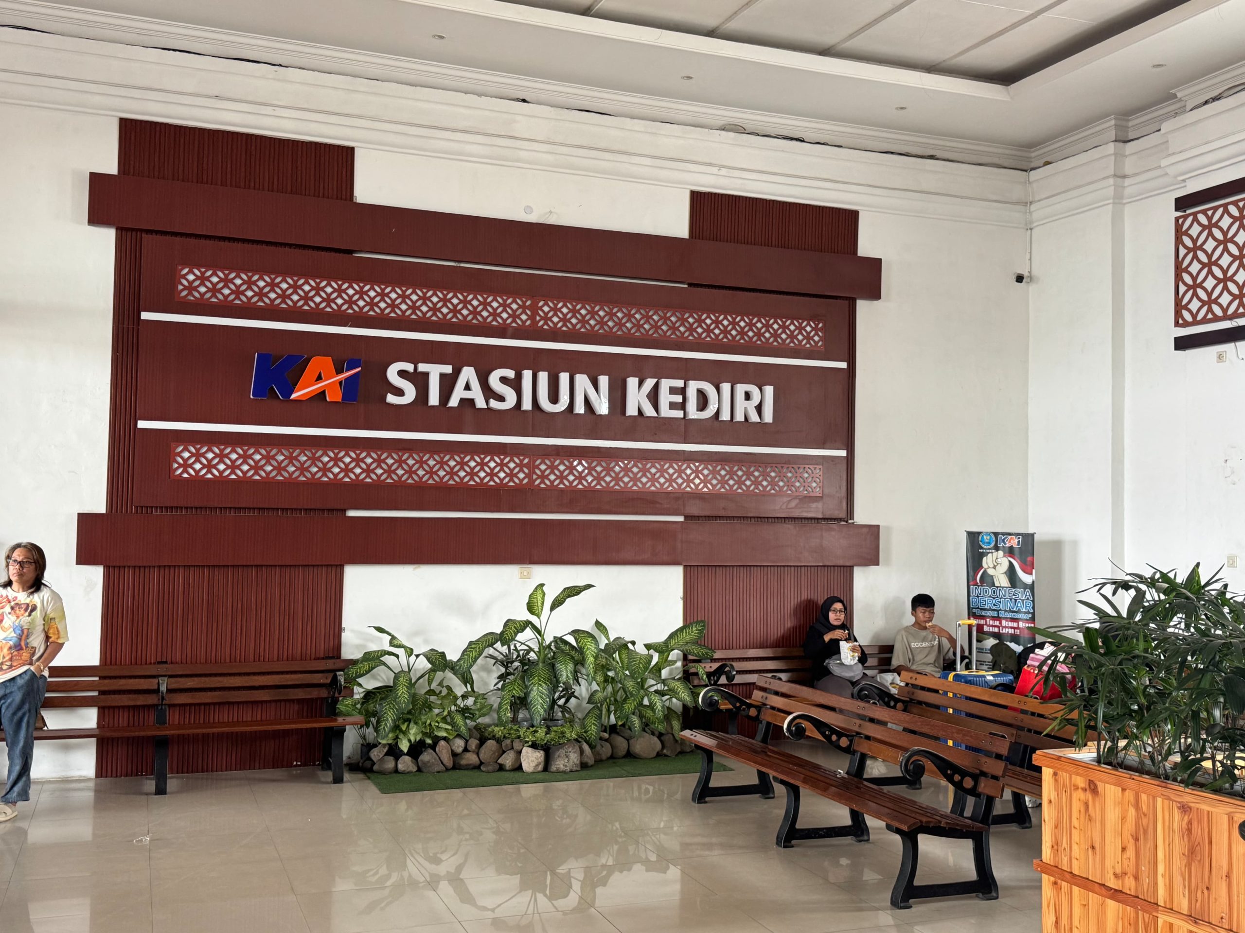 KAI Daop 7 Madiun Mohon Maaf atas Kelambatan Sejumlah KA Dampak Temperan Truk di JPL 295 Klaten, Daop 6 Yogyakarta