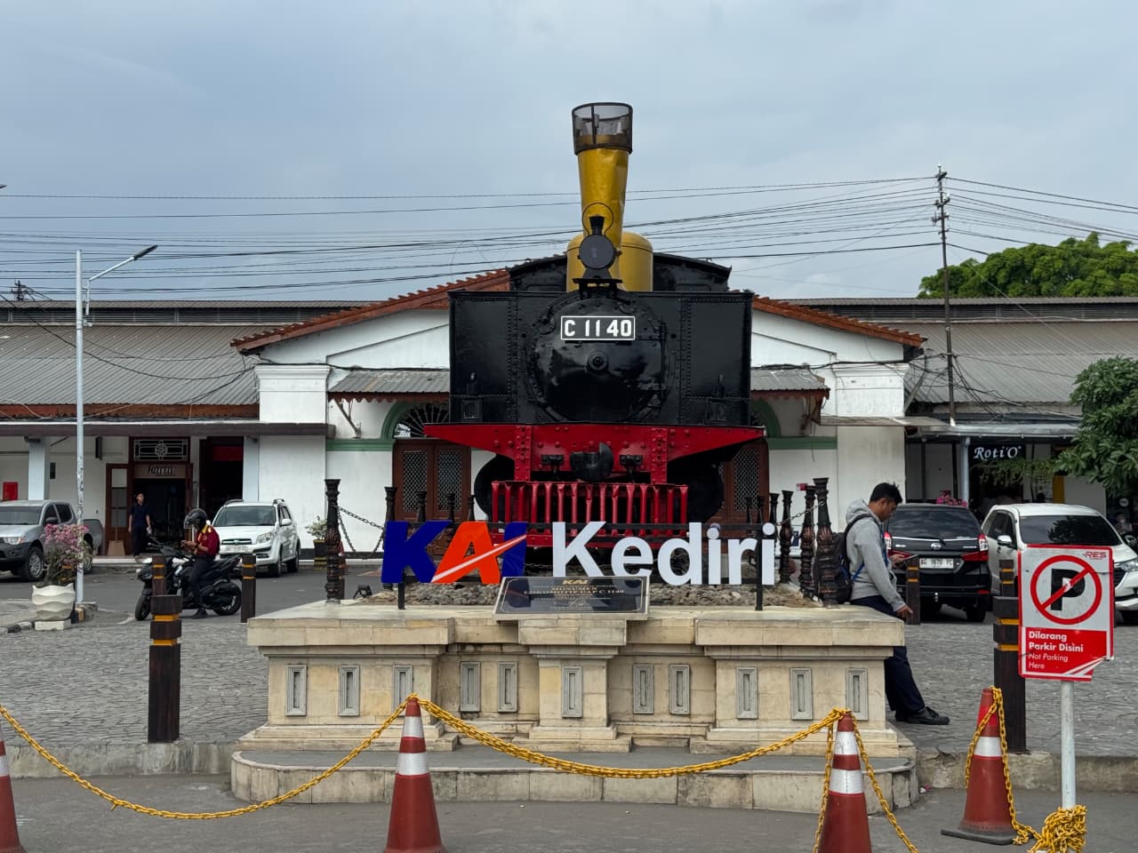 Antisipasi Kepadatan Arus Lalu Lintas Kegiatan “Karnaval Budaya Kelurahan Balowerti” di Stasiun Kediri, KAI Daop 7 Madiun Imbau Pelanggan Atur Waktu Keberangkatan