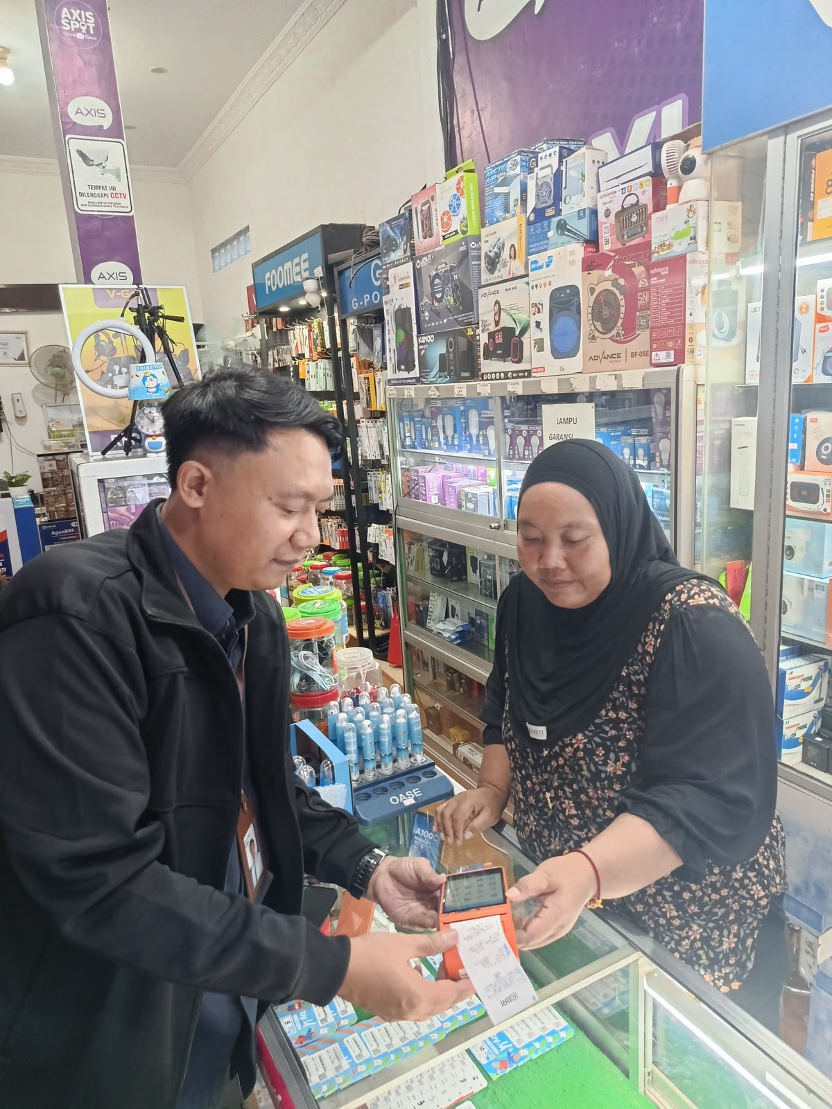 Kisah Sukses Rere Cell Bersama Agen BRILink Bermula Dari Konter Sembako Menjadi Pahlawan Finansial Desa