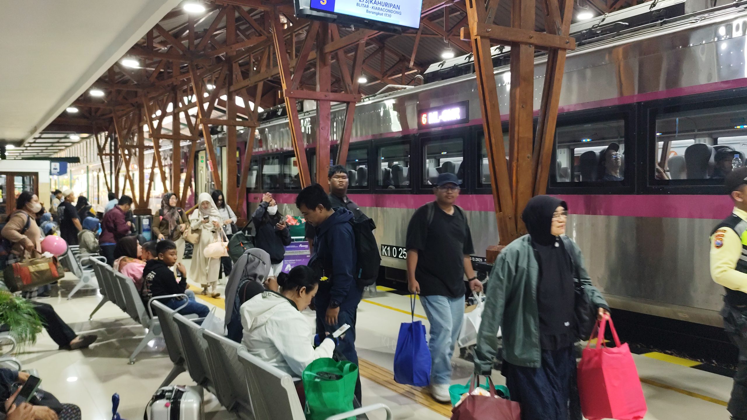 KAI Tambah Perjalanan Kereta Api Menuju Jakarta, Tambahan Layanan Dari Blitar, Kediri dan Madiun menuju Gambir