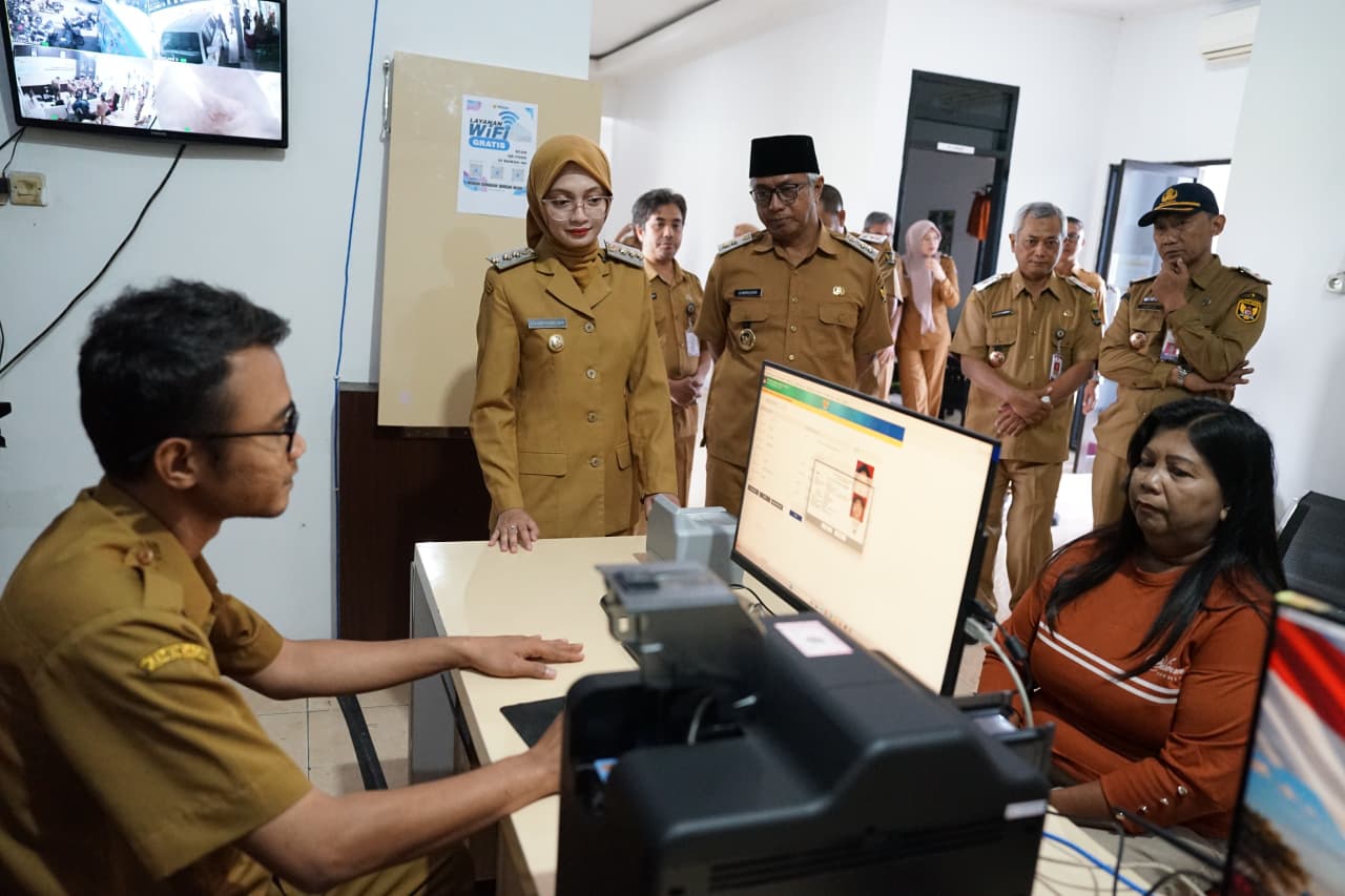 46 Kelurahan Kelurahan di Kota Kediri Sudah Operasikan Mesin Cetak KTP, Percepat Layanan Administrasi Kependudukan