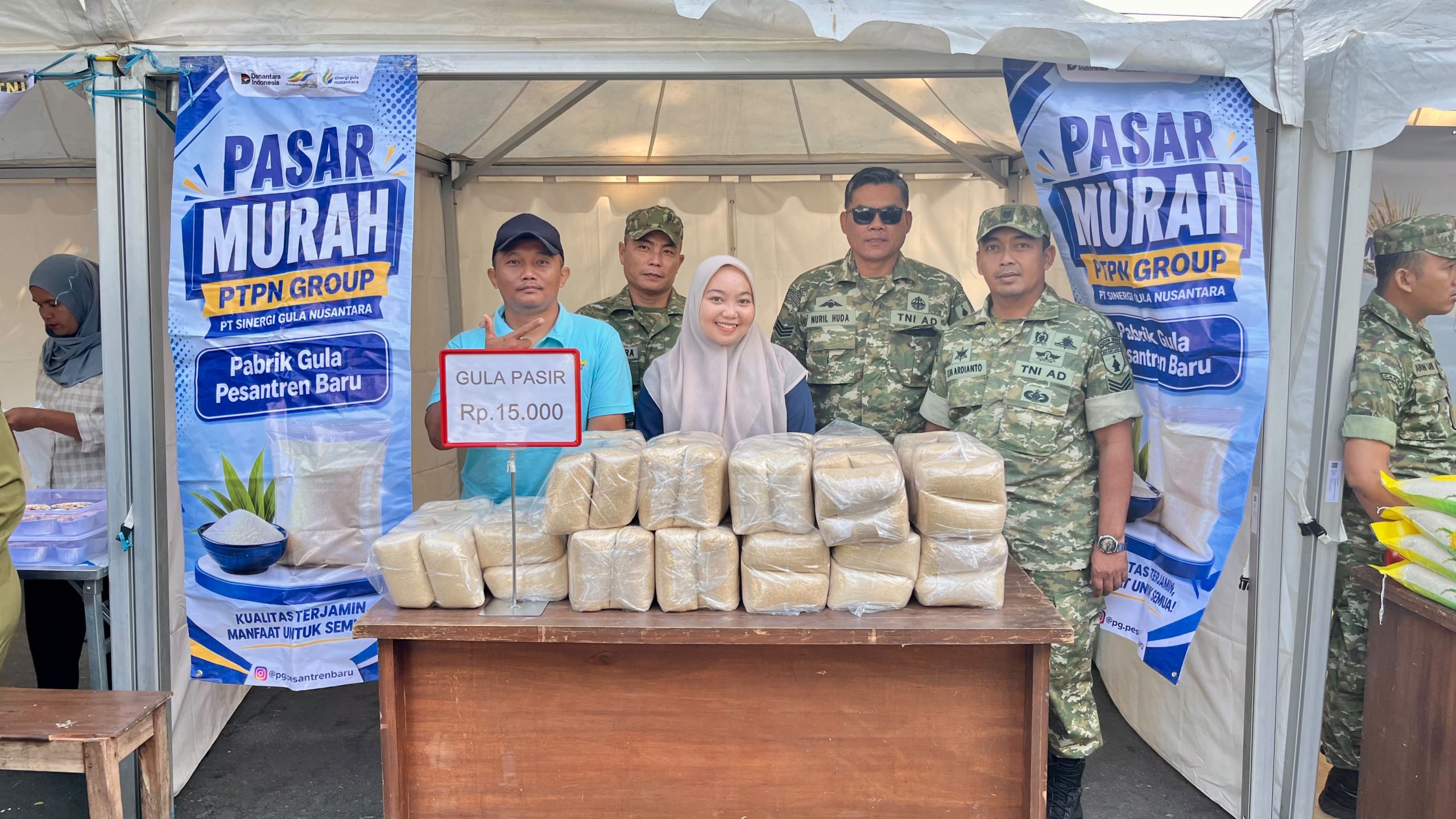 Sambut HUT TNI ke-81, PG Pesantren Baru dan Kodim Kediri Gelar Pasar Murah di Kawasan SLG