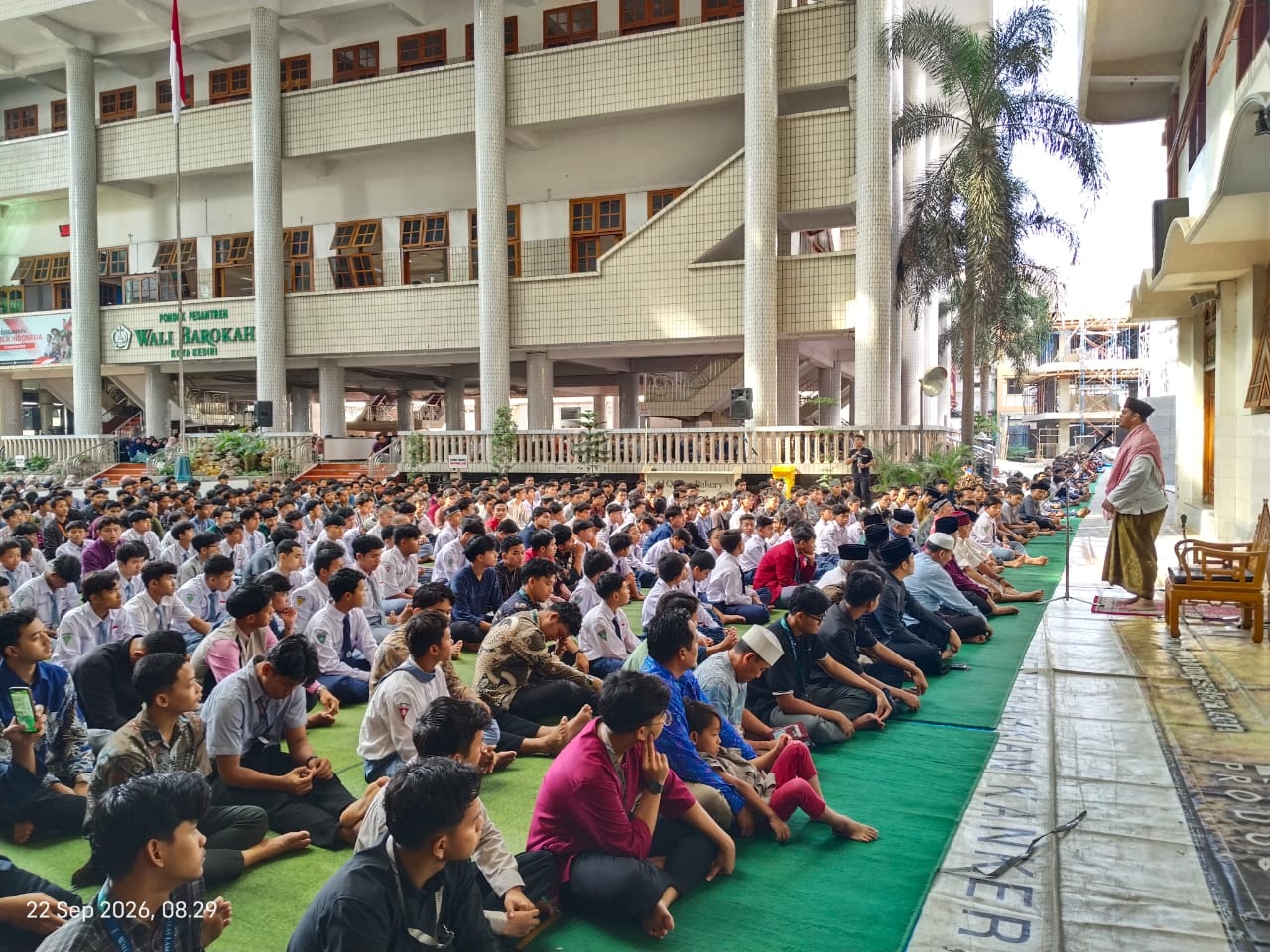 Santri dan Pengasuh Ponpes Wali Barokah Gelar Salat Istisqa, Ajak Santri Introspeksi dan Perbanyak Istighfar