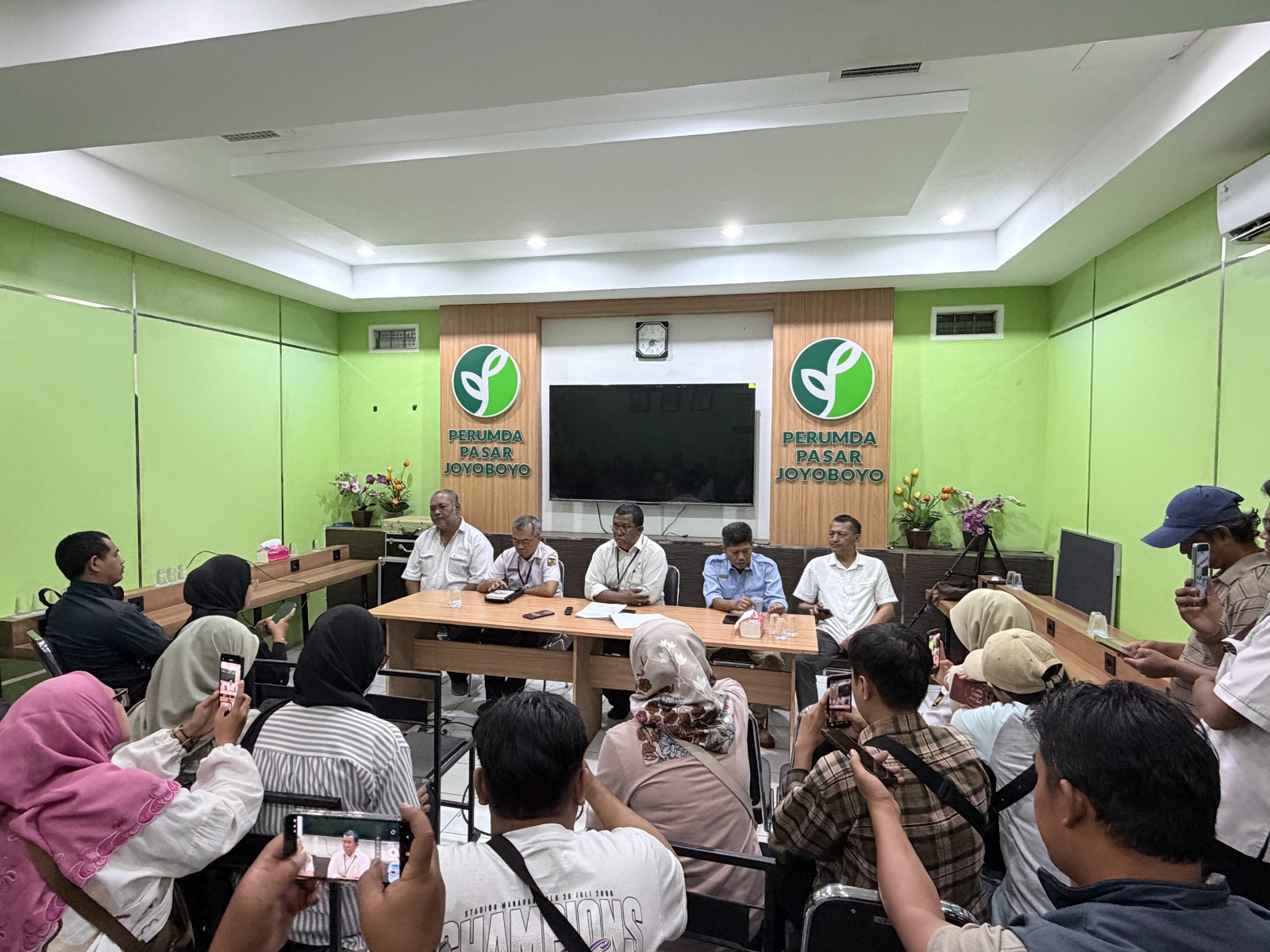 Jawab Aspirasi Pedagang, Perumda Pasar Joyoboyo Jelaskan Kebijakan Pengelolaan Pasar