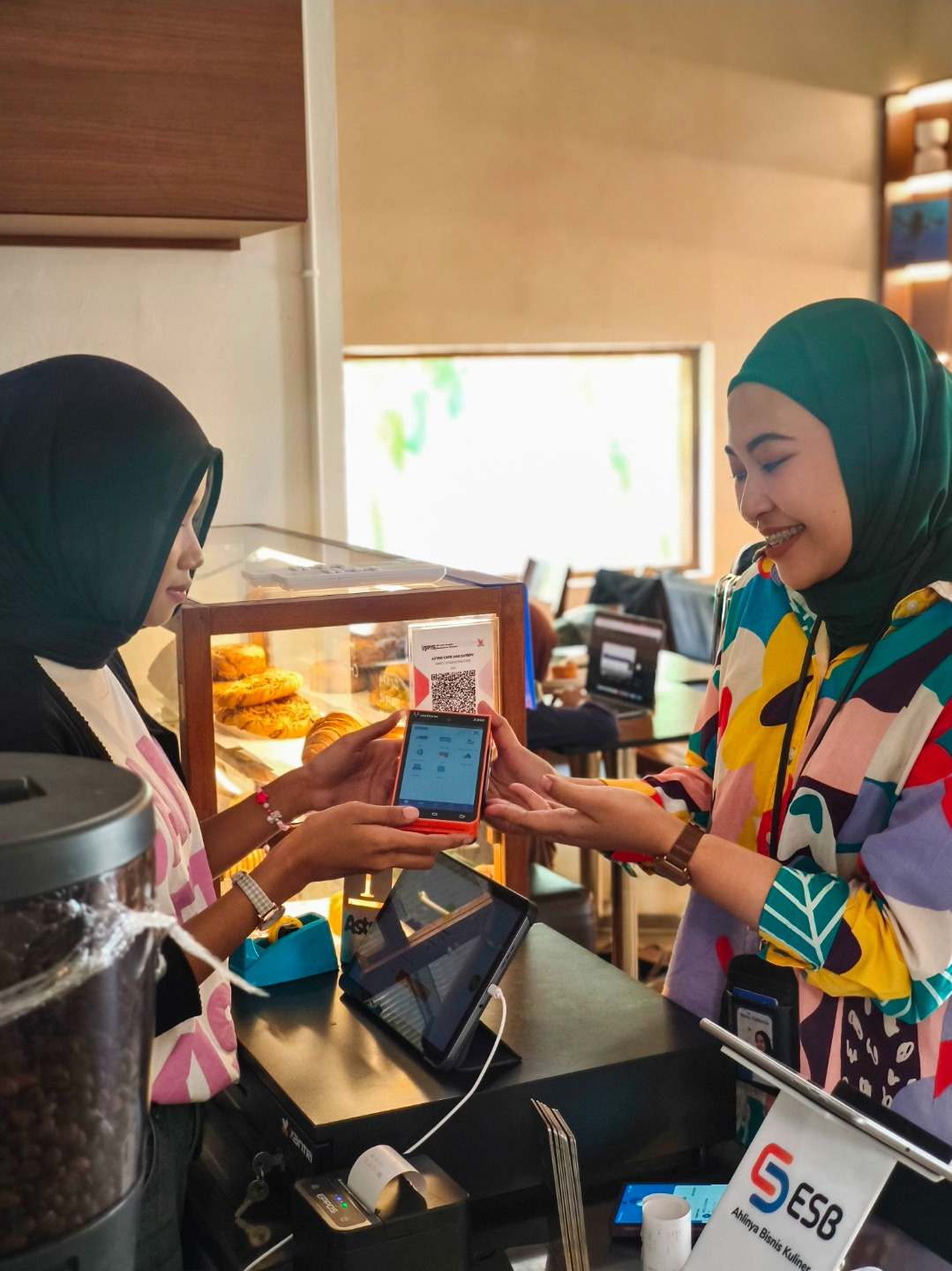 BRI Nganjuk Dukung Pertumbuhan Usaha Astro Cafe Melalui Layanan Transaksi Digital