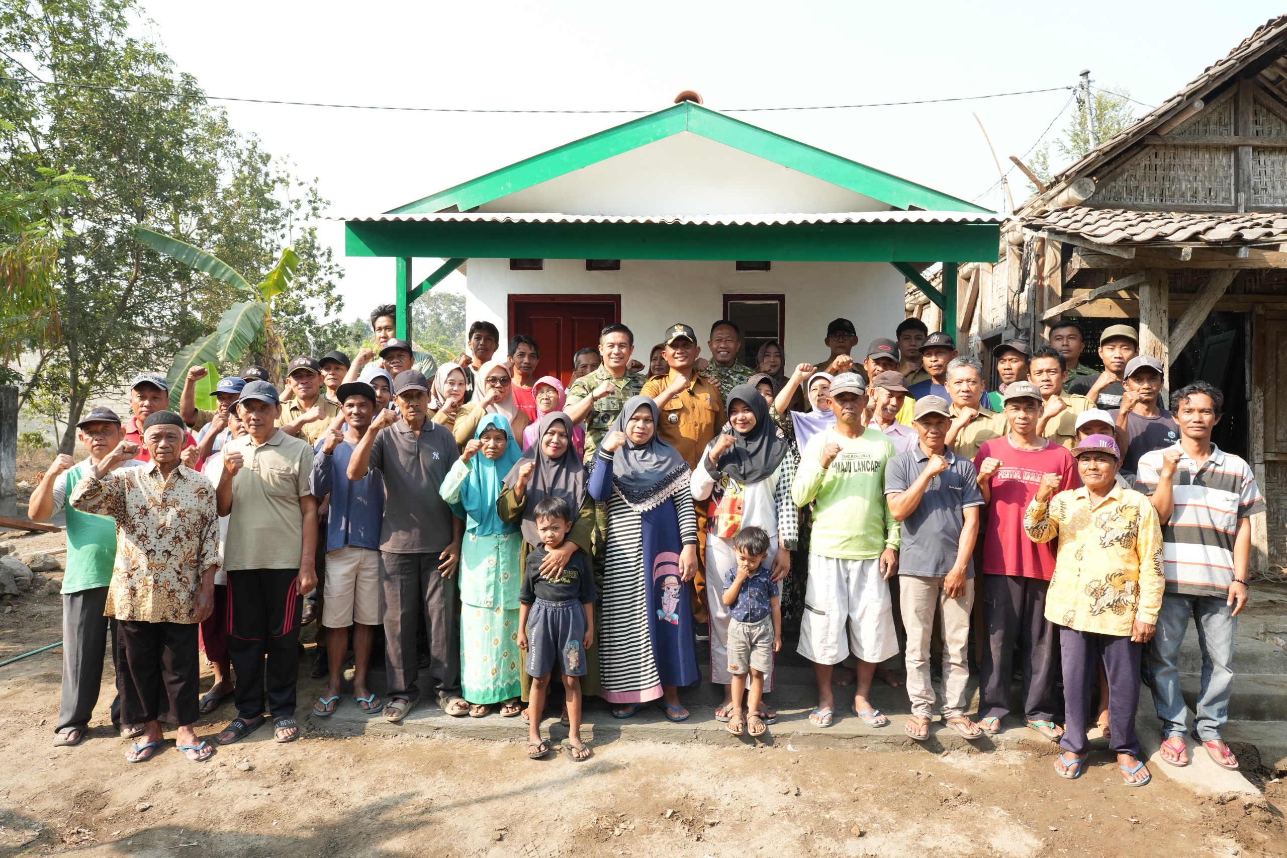 Kodim 0809 Kediri Rehab Rumah Ibu Rohmiati, Dandim Wujudkan Kemanunggalan TNI Dengan Rakyat