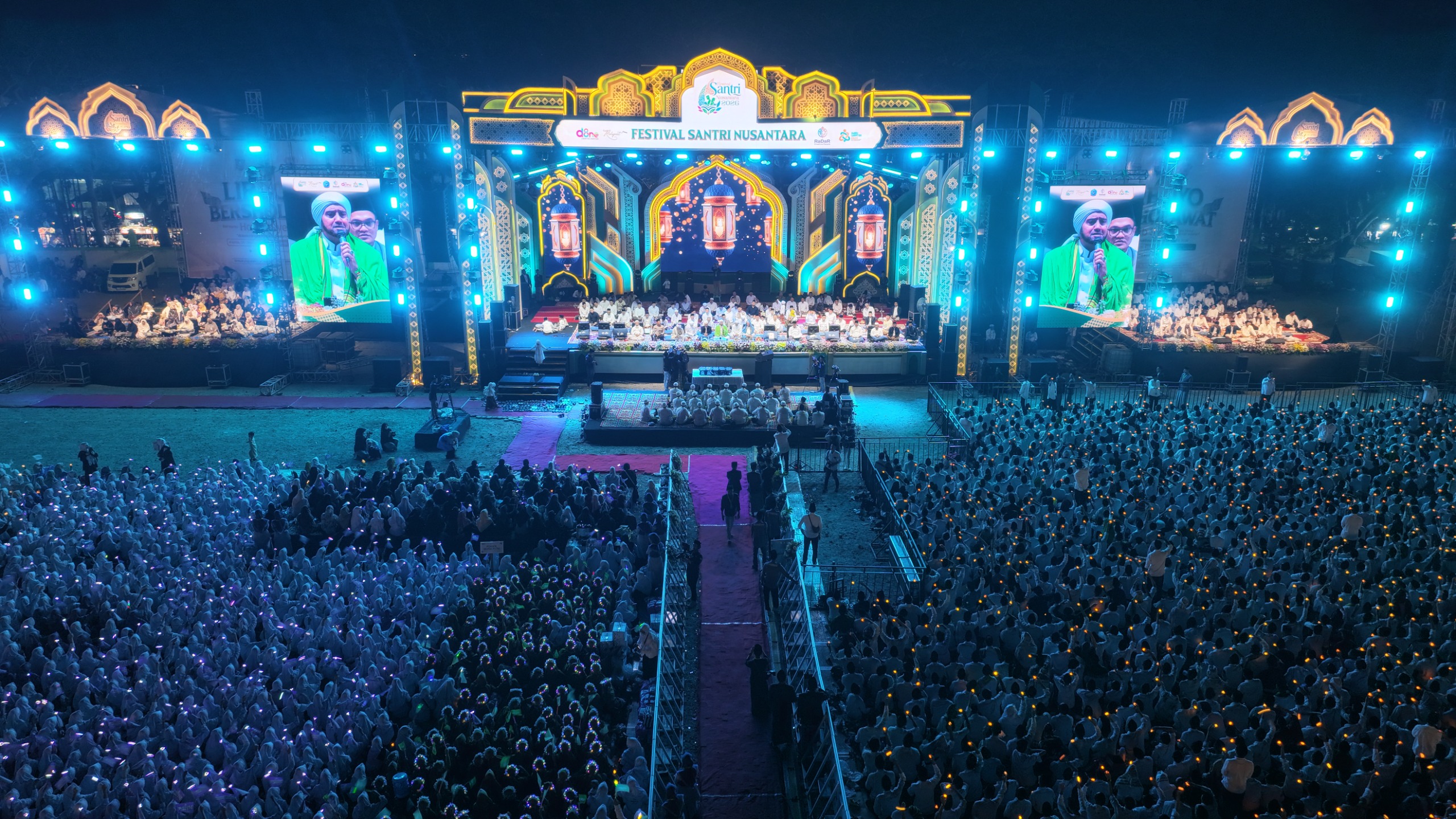 Ribuan Santri dan Masyarakat Hadiri Lirboyo Bersholawat Bersama Habib Syech bin Abdul Qodir Assegaf