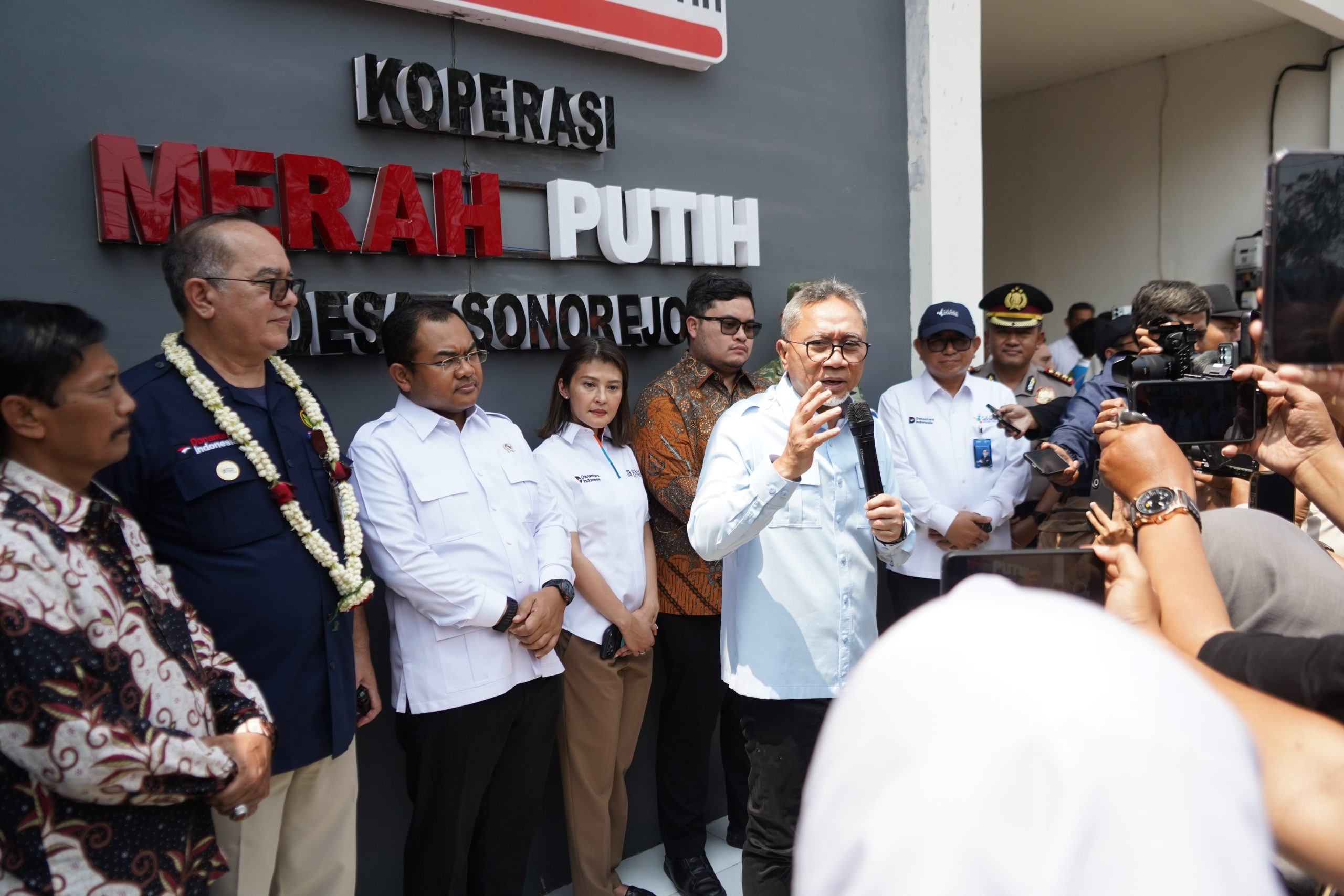 Menko Pangan Zulkifli Hasan Sidak Operasional Koperasi Desa Merah Putih di Kabupaten Kediri