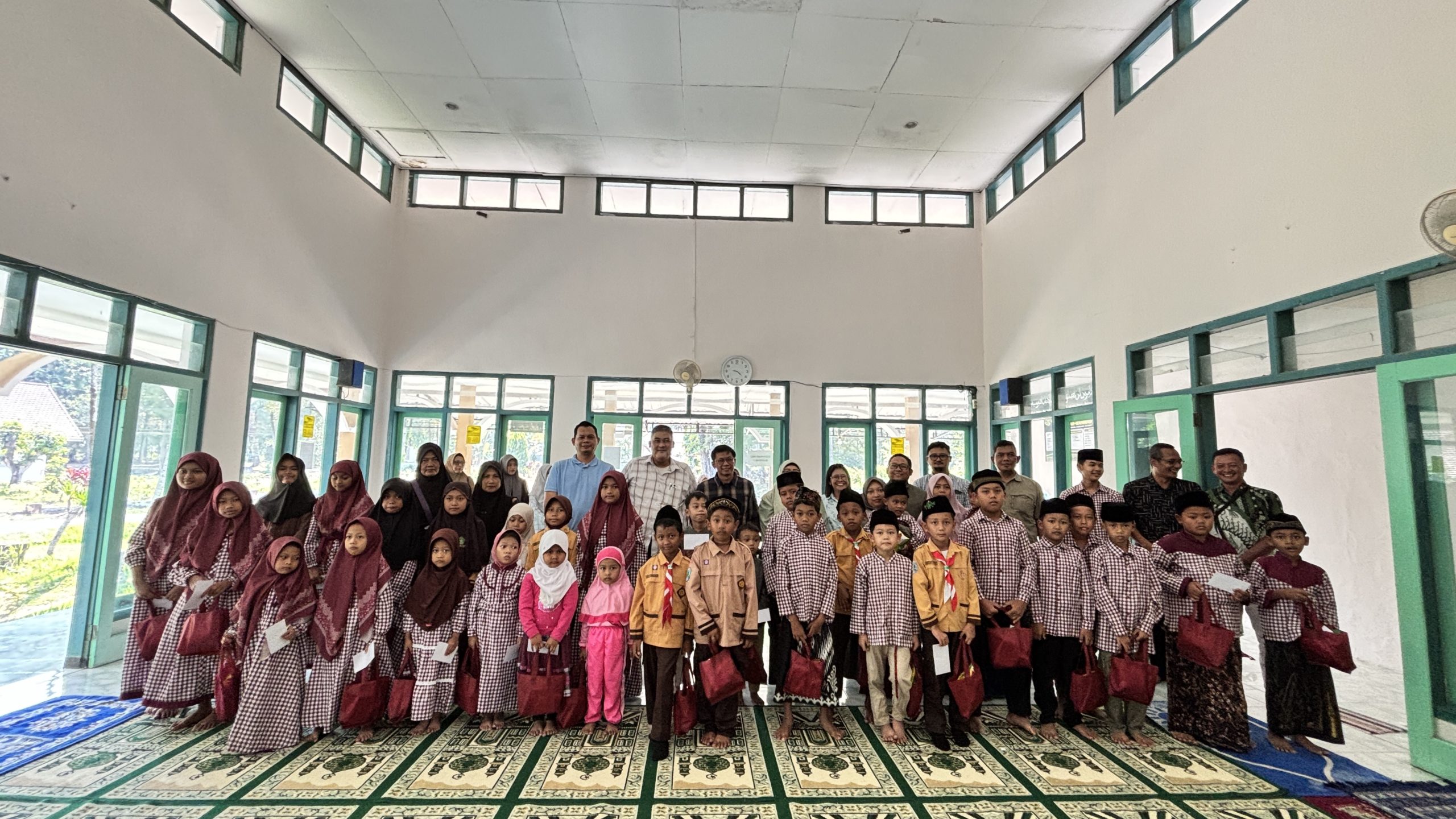 MKSO Kebun Dhoho Menggelar Jumat Berkah Memberikan Santunan Kepada Anak Yatim