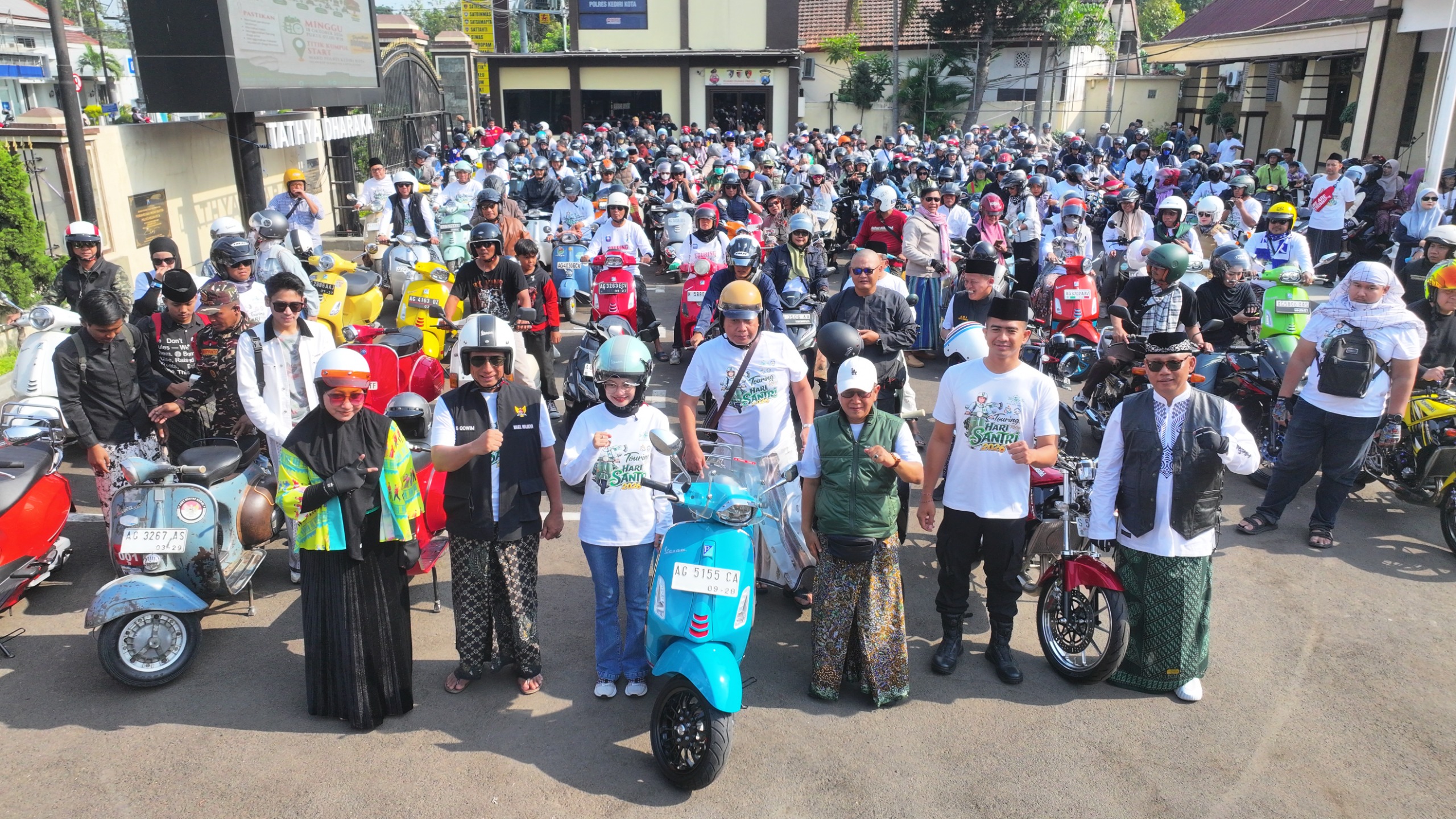 Ratusan Peserta Komunitas Motor Mengikuti Touring Religi, Kunjungi Makam Tokoh Ulama Kediri