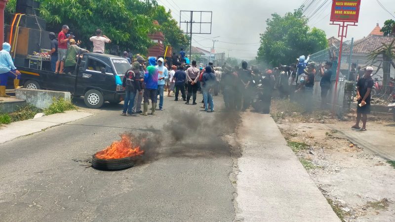 Ribuan Warga Geruduk Kantor Kecamatan Puncu, Tuntut Tambang PT Empat Pilar Ditutup Permanen